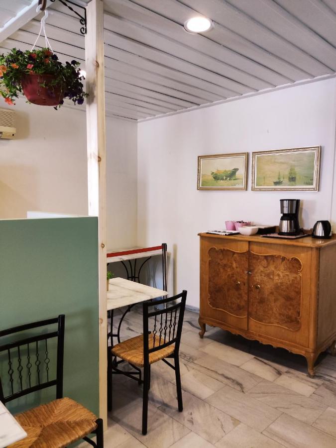 Fiera Guesthouse Ermoupoli Esterno foto