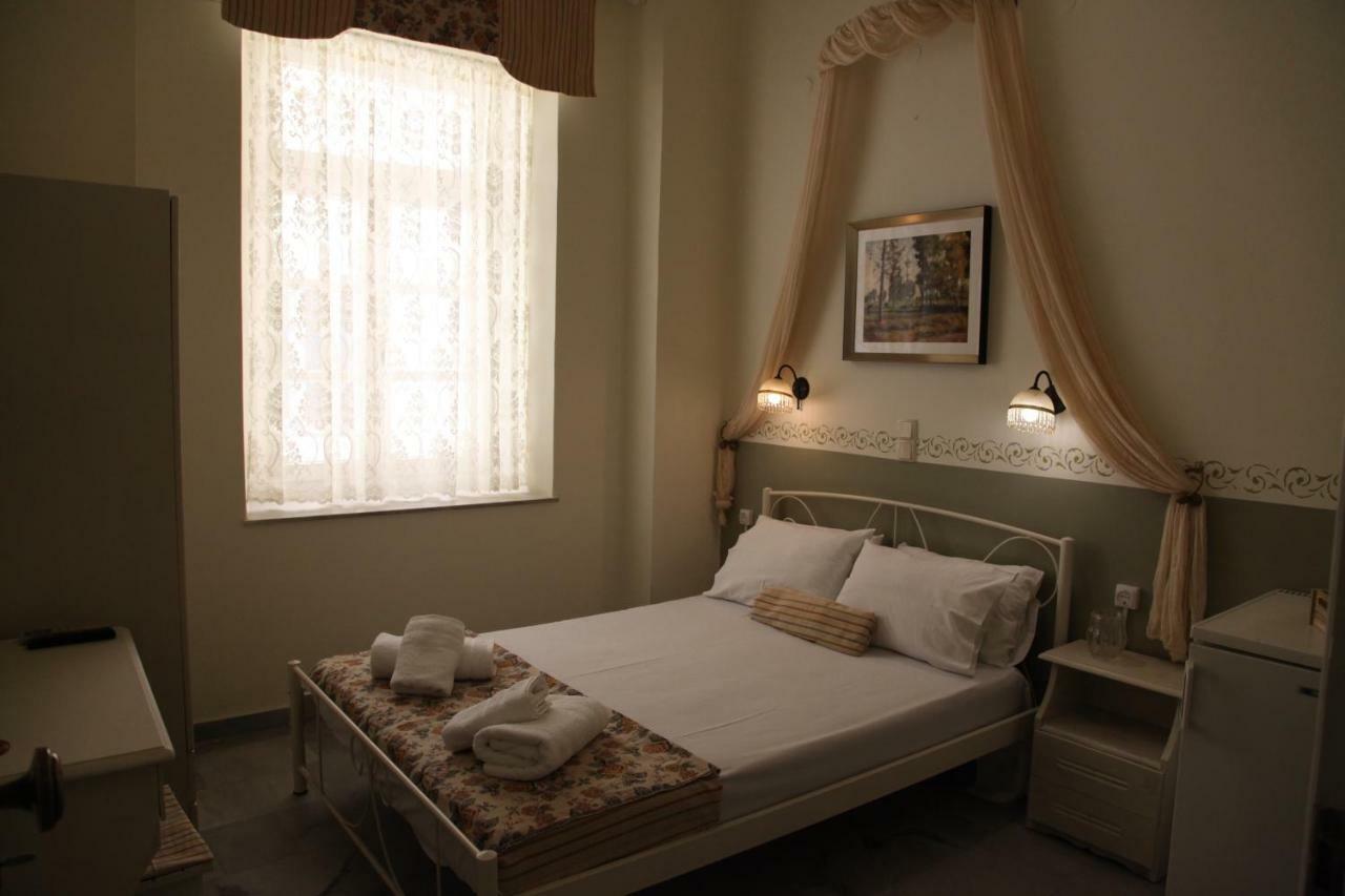 Fiera Guesthouse Ermoupoli Esterno foto