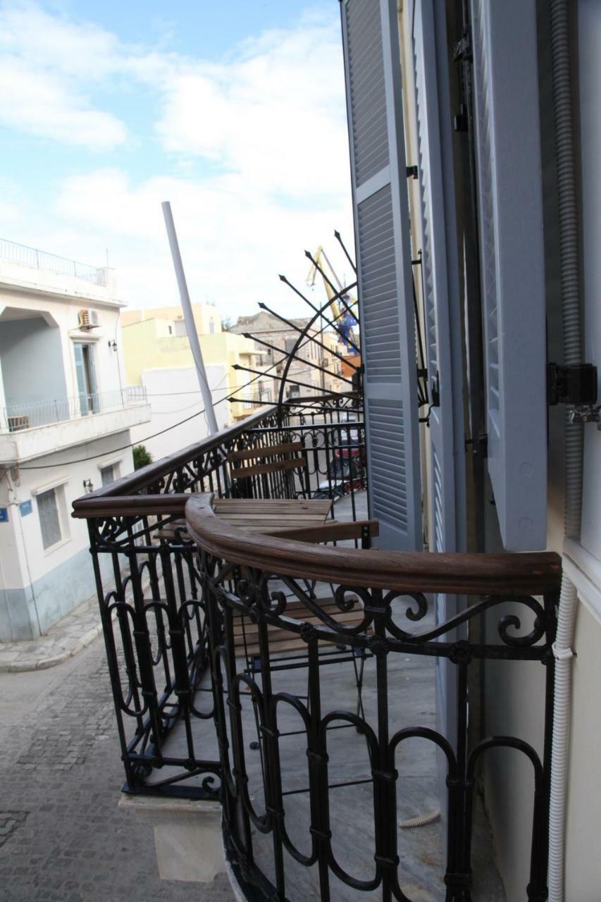 Fiera Guesthouse Ermoupoli Esterno foto
