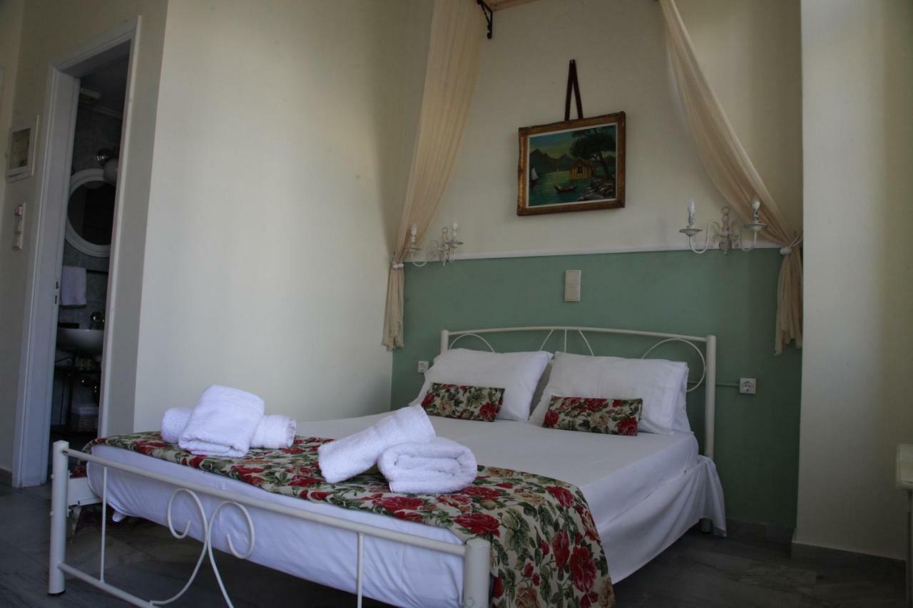 Fiera Guesthouse Ermoupoli Esterno foto