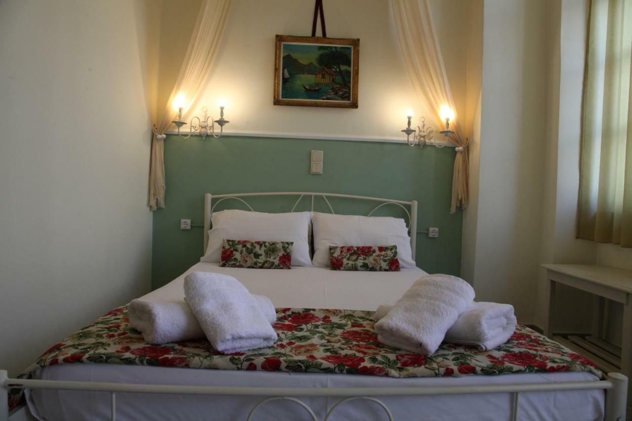 Fiera Guesthouse Ermoupoli Esterno foto
