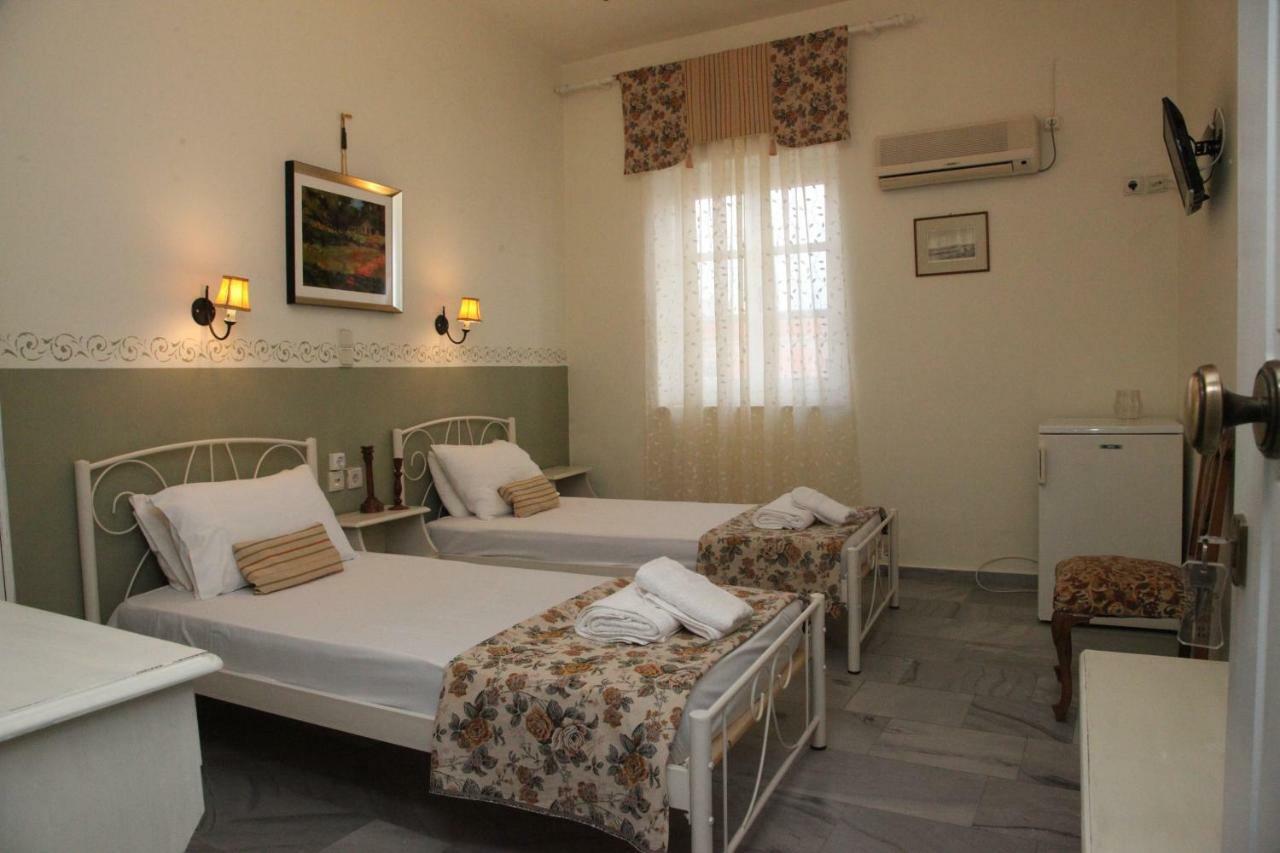Fiera Guesthouse Ermoupoli Esterno foto