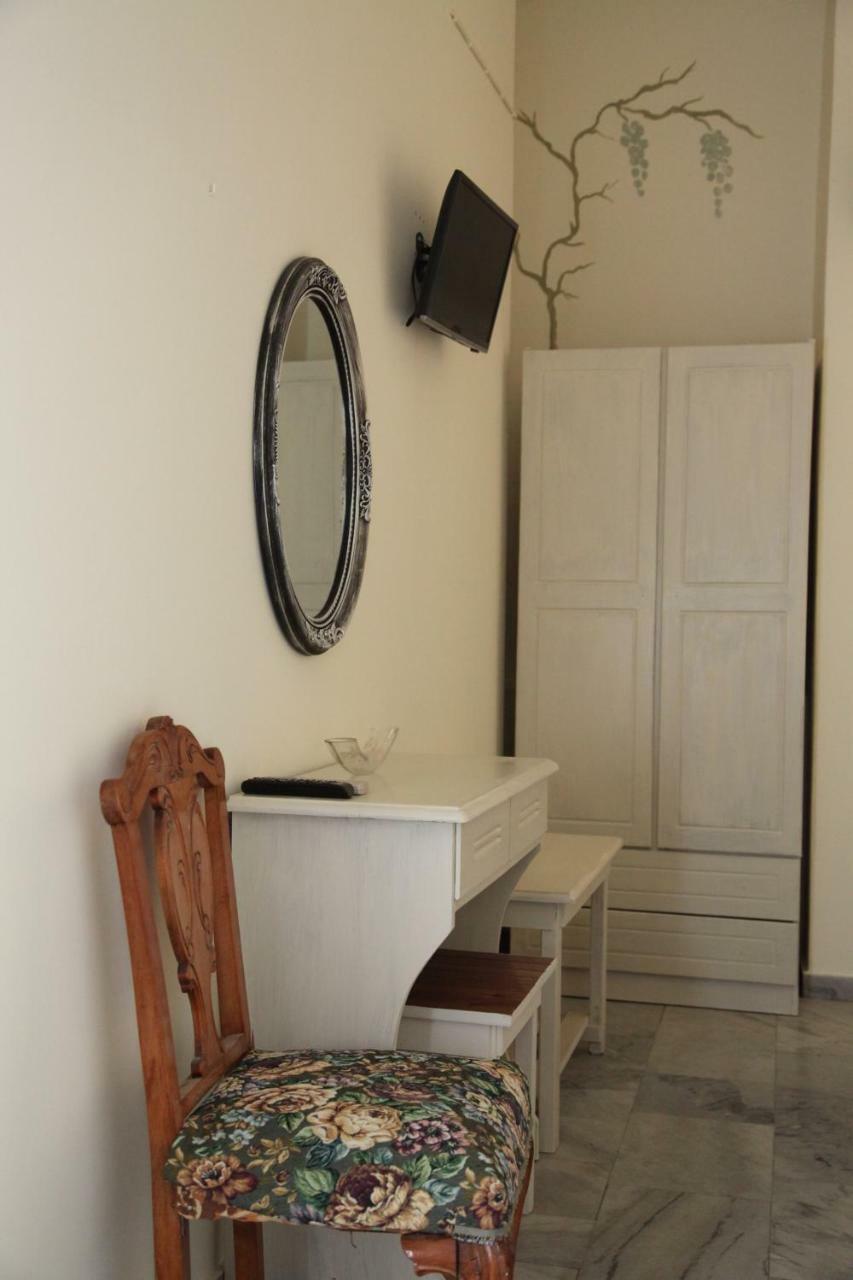Fiera Guesthouse Ermoupoli Esterno foto