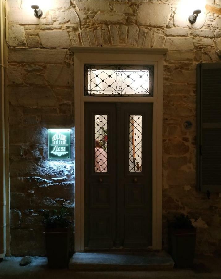 Fiera Guesthouse Ermoupoli Esterno foto