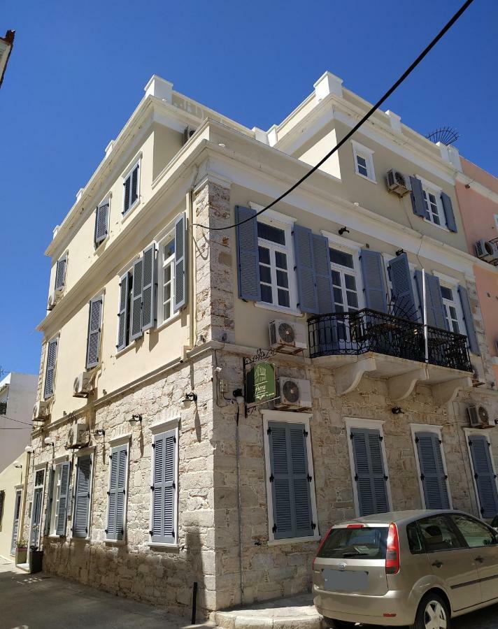 Fiera Guesthouse Ermoupoli Esterno foto